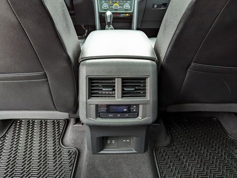 Used 2023 Volkswagen Atlas SE w/ Panoramic Sunroof Package image 40