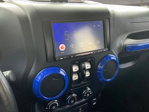 Used 2018 Jeep Wrangler Unlimited Sahara image 7