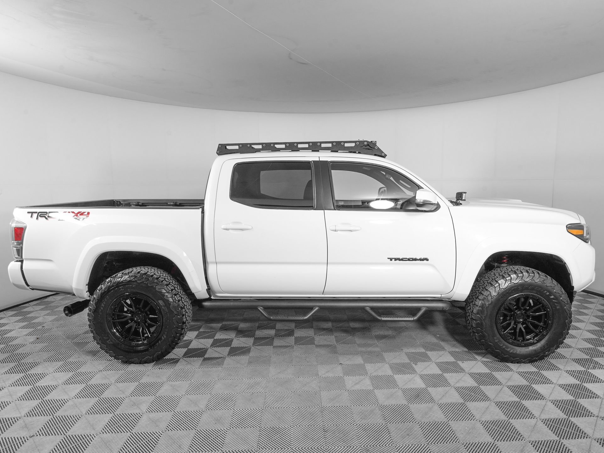 Used 2022 Toyota Tacoma TRD Sport w/ Technology Package AWD/4WD image 3