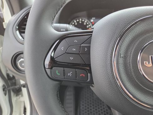 Used 2022 Jeep Renegade Altitude AWD/4WD image 33