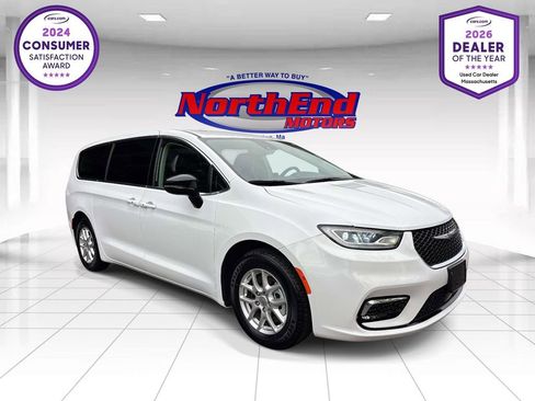 Used 2024 Chrysler Pacifica Touring-L FWD image 1