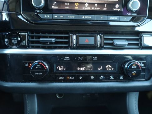 Used 2025 Nissan Pathfinder SV image 33