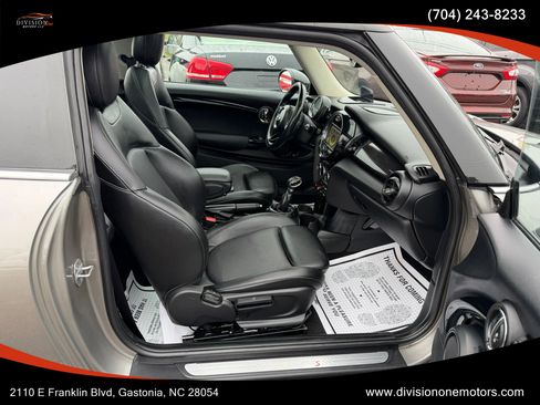 Used 2017 MINI Cooper S FWD image 8