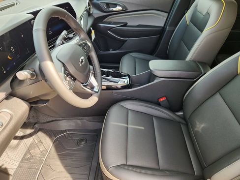 New 2026 Chevrolet Trax ACTIV w/ Sunroof Package FWD image 9