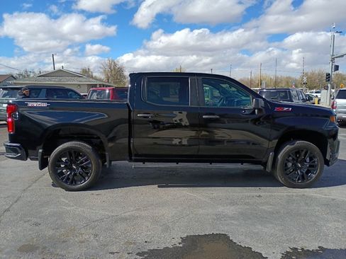 Used 2021 Chevrolet Silverado 1500 Custom Trail Boss w/ Midnight Edition AWD/4WD image 5