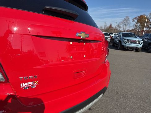 Used 2020 Chevrolet Trax LT w/ LT Convenience Package image 27