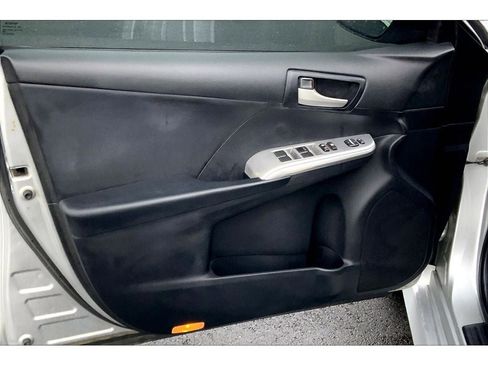 Used 2012 Toyota Camry SE image 23