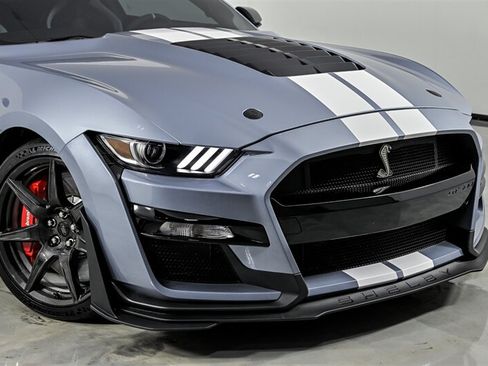 Used 2022 Ford Mustang Shelby GT500 w/ Carbon Fiber Track Pack RWD image 2