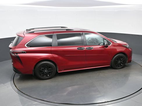 Used 2023 Toyota Sienna XLE FWD image 43