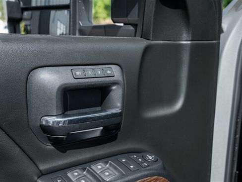 Used 2019 GMC Sierra 2500 Denali w/ Duramax Plus Package AWD/4WD image 25