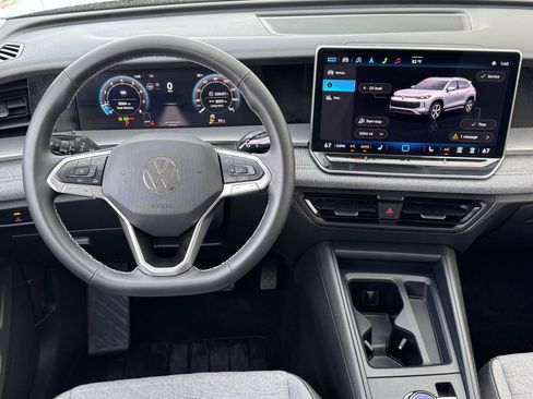 Used 2025 Volkswagen Tiguan S image 12