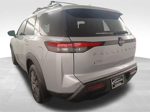 Used 2024 Nissan Pathfinder SV FWD image 6