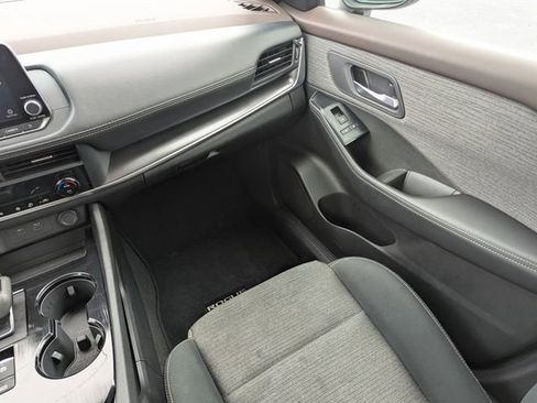 Used 2023 Nissan Rogue SV image 17