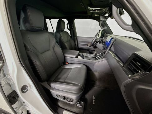 Used 2024 Lexus GX 550 w/ Accessory Package (31) AWD/4WD image 30