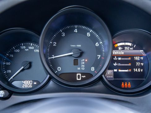 Certified 2026 Porsche Macan AWD/4WD image 17