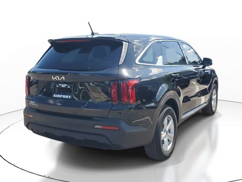 Used 2023 Kia Sorento LX FWD image 5