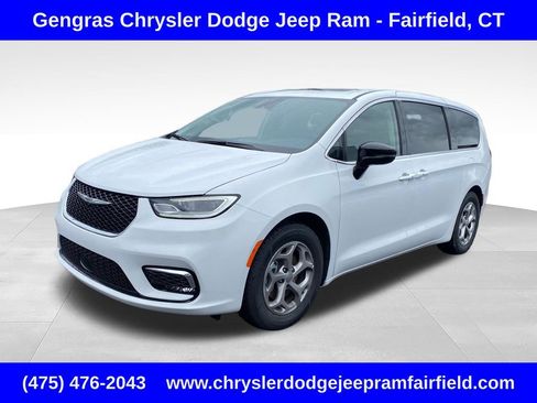 Certified 2024 Chrysler Pacifica Limited FWD image 3