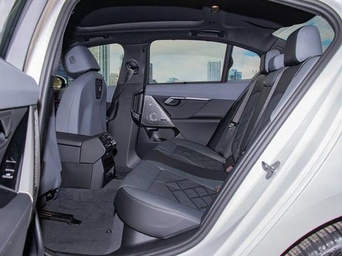 New 2026 BMW 550e xDrive w/ Executive Package image 22