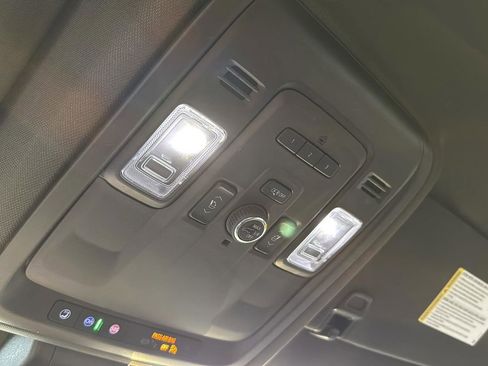 Used 2022 GMC Yukon XL SLT w/ SLT Luxury Package image 22