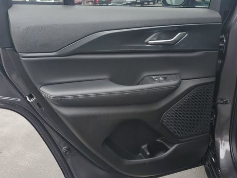 New 2025 Jeep Grand Cherokee Altitude image 17