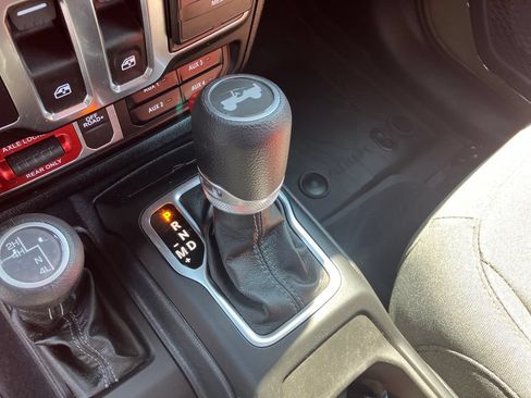 Used 2025 Jeep Wrangler Sport AWD/4WD image 26