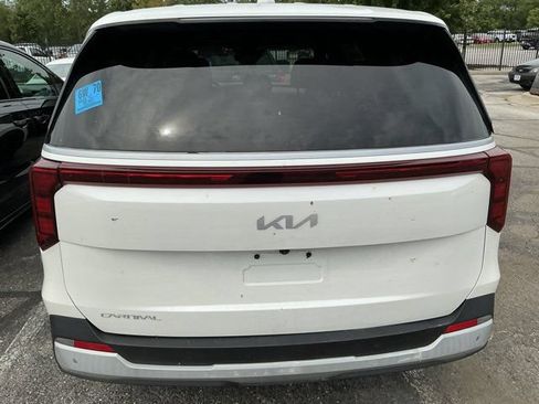 Used 2025 Kia Carnival FWD image 8