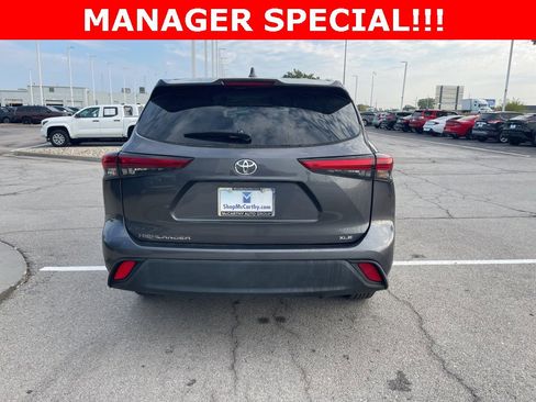 Used 2023 Toyota Highlander XLE image 4