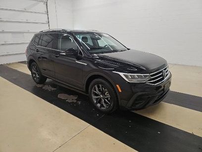 Used 2023 Volkswagen Tiguan SE w/ Panoramic Sunroof Package
