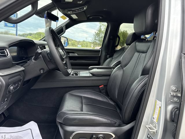 Used 2024 Jeep Wagoneer Series II w/ Flexible Seating Group AWD/4WD image 16