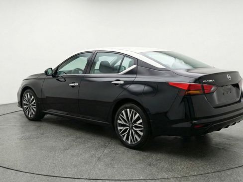 Used 2025 Nissan Altima 2.5 SV FWD image 6