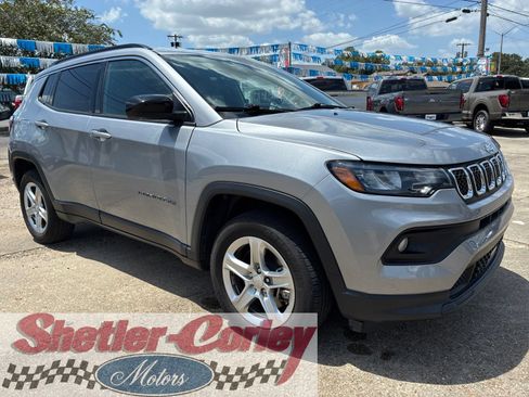 Used 2024 Jeep Compass Latitude AWD/4WD image 1