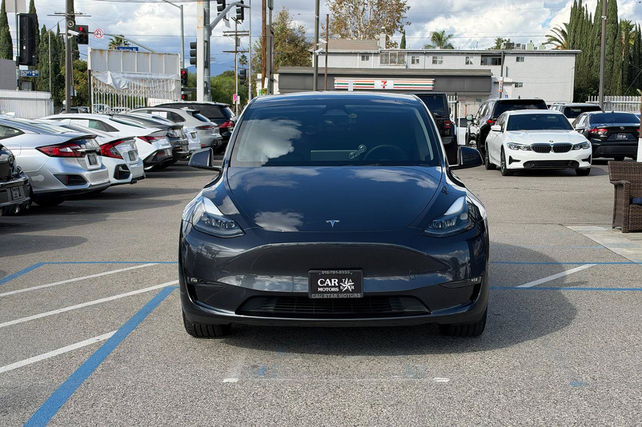 Used 2024 Tesla Model Y Long Range AWD/4WD image 3