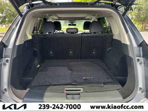 Used 2025 Nissan Rogue SV w/ SV Premium Package FWD image 10