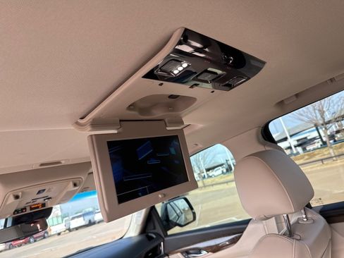 Used 2019 Cadillac Escalade Premium Luxury image 12