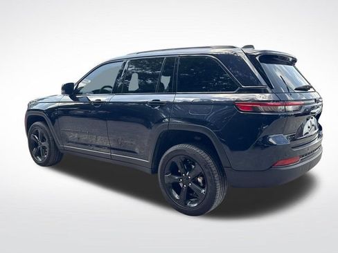 Used 2024 Jeep Grand Cherokee Limited w/ Black Appearance Package AWD/4WD image 3