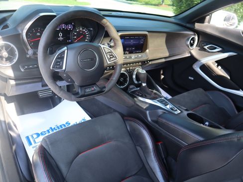 Used 2019 Chevrolet Camaro ZL1 RWD image 32
