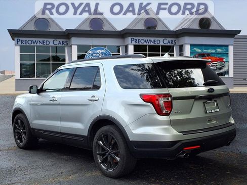 Used 2018 Ford Explorer XLT w/ Equipment Group 202A AWD/4WD image 2
