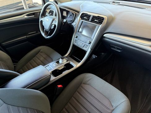 Used 2020 Ford Fusion SE image 27