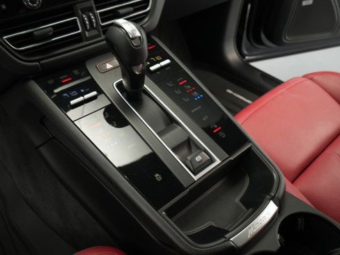 Used 2022 Porsche Macan AWD/4WD image 42