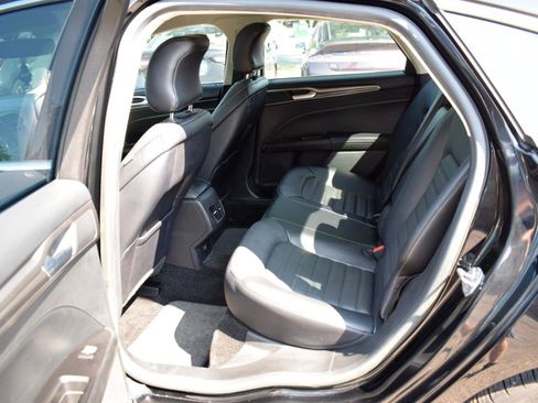 Used 2018 Ford Fusion SE w/ Fusion SE Technology Package FWD image 38