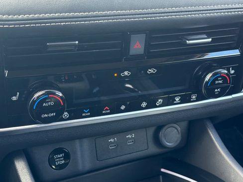 Used 2024 Nissan Rogue SL w/ SL Premium Package image 21