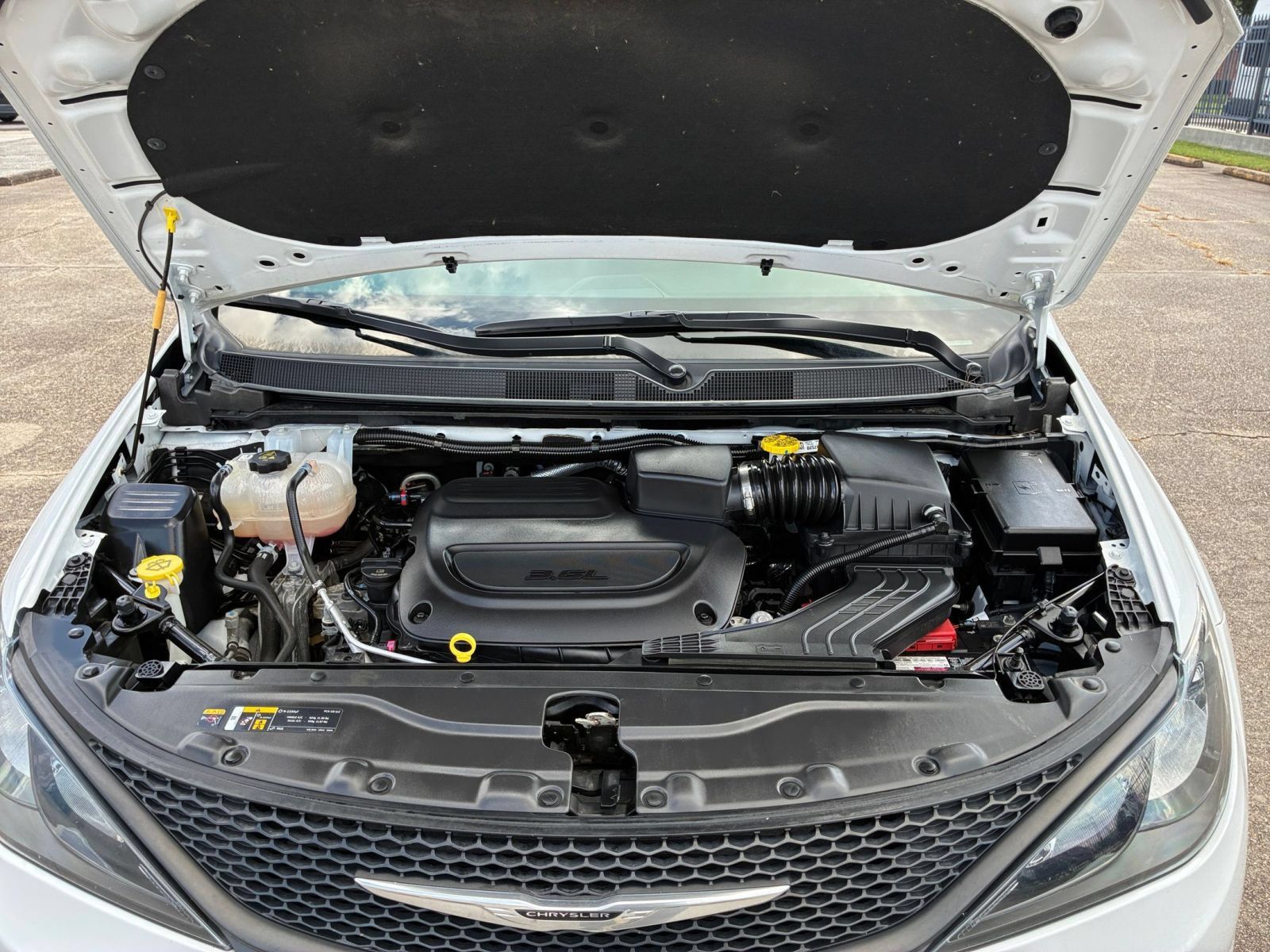 Used 2024 Chrysler Voyager LX FWD image 33
