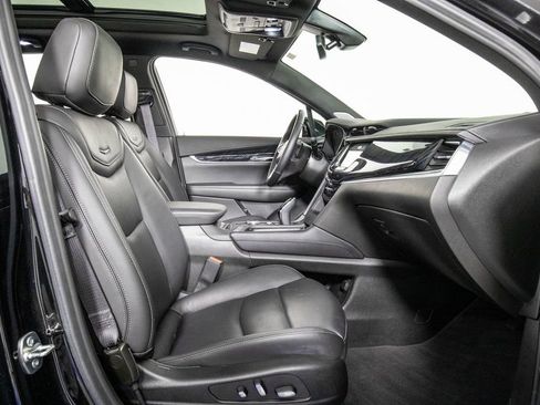 Used 2025 Cadillac XT6 Premium Luxury image 10