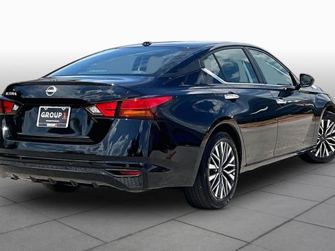 Certified 2025 Nissan Altima 2.5 SV FWD image 13