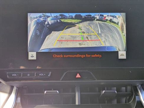 Used 2023 Toyota Venza XLE image 15