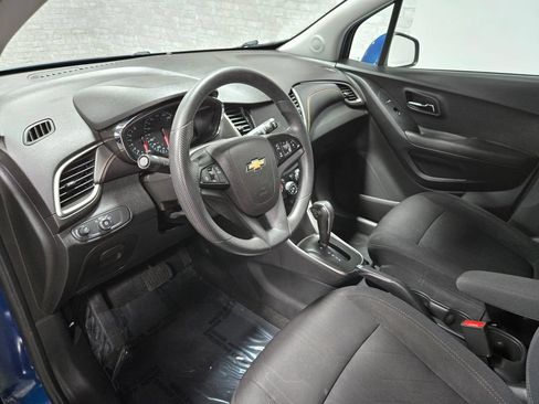 Used 2020 Chevrolet Trax LT FWD image 12