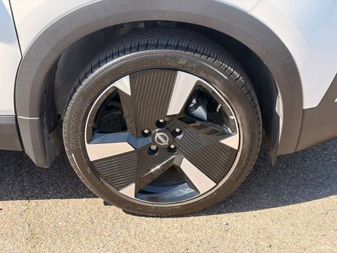 Used 2025 Nissan Kicks SR FWD image 10