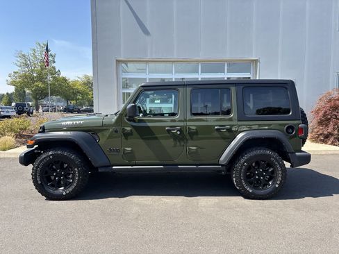 Used 2022 Jeep Wrangler Unlimited Sport AWD/4WD image 2