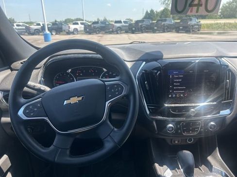 Used 2023 Chevrolet Traverse LT FWD image 9