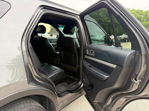 Used 2016 Ford Explorer XLT w/ Equipment Group 202A AWD/4WD image 16